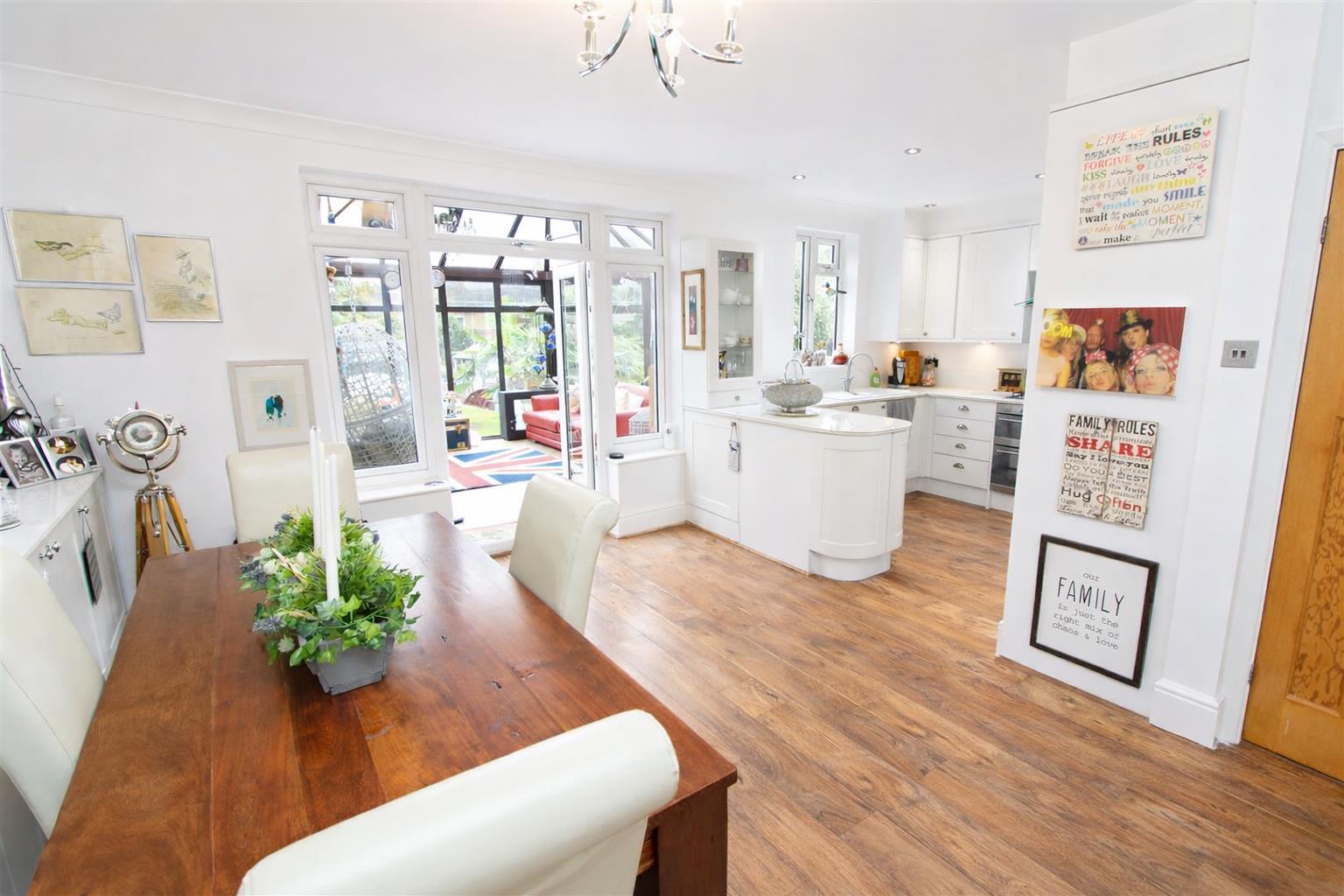 3 bed property in Staplehurst Road, Carshalton Beeches